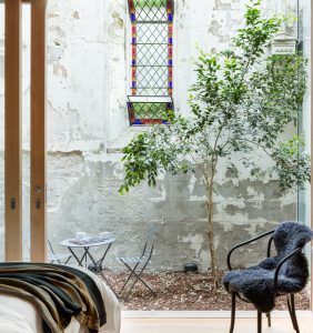 Bon Habitat Interior Decorating - Bedroom courtyard